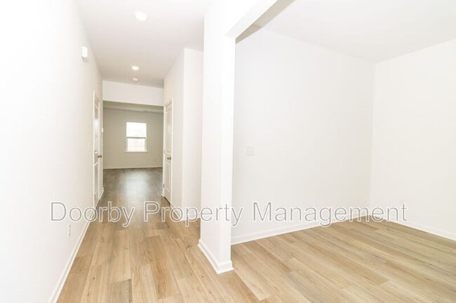 Building Photo - 105 Saddlebred Wy