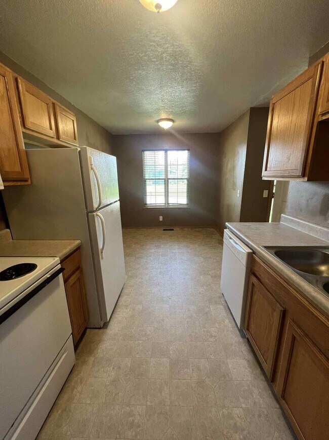 Foto del edificio - COMING SOON: CUTE 2 BEDROOM / 1 BATHROOM H...