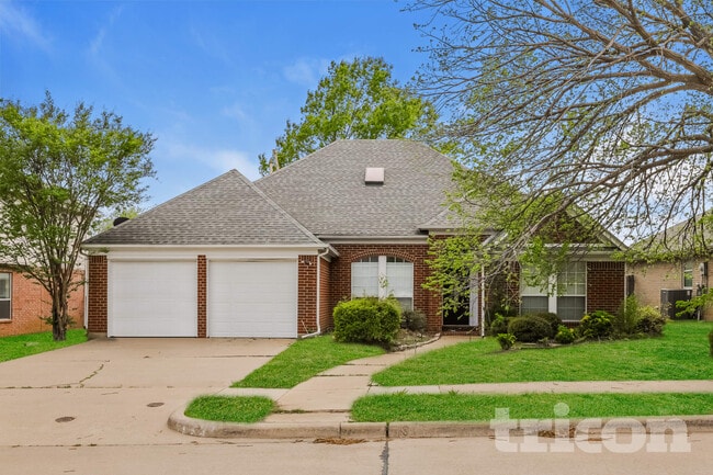 Building Photo - 2309 Savannah Dr