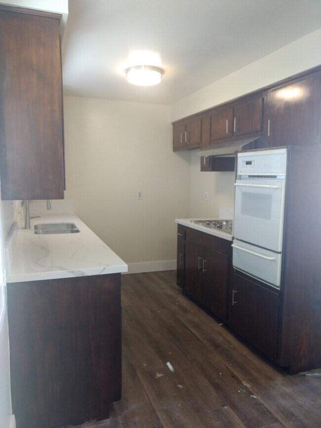 Building Photo - 4059 W 142nd St
