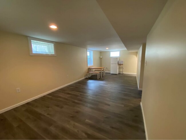 Foto del edificio - 2432 Burns Ave