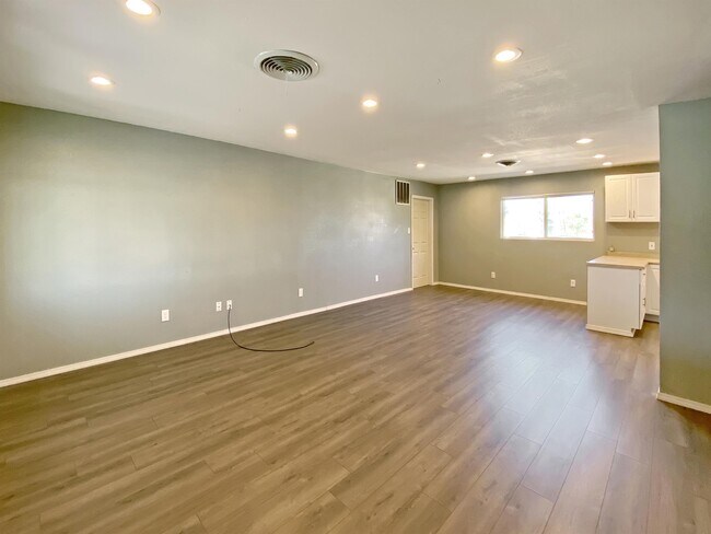 Building Photo - 6019 N Dal Paso St