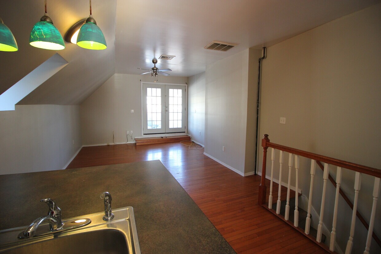 Primary Photo - 21 E Glenside Ave