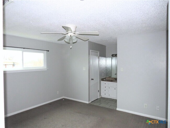 Foto del edificio - 2312 Doris Dr