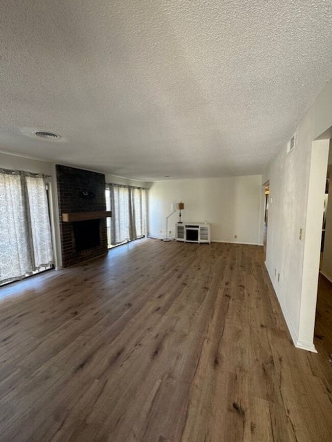 Building Photo - Townhome For Rent In Germantown