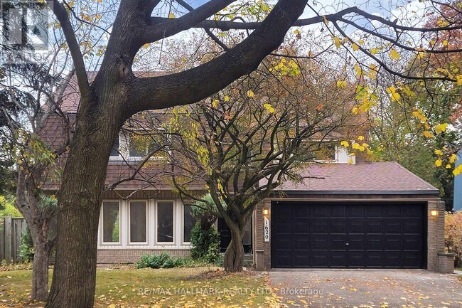 Photo du bâtiment - 1620 Howat Crescent