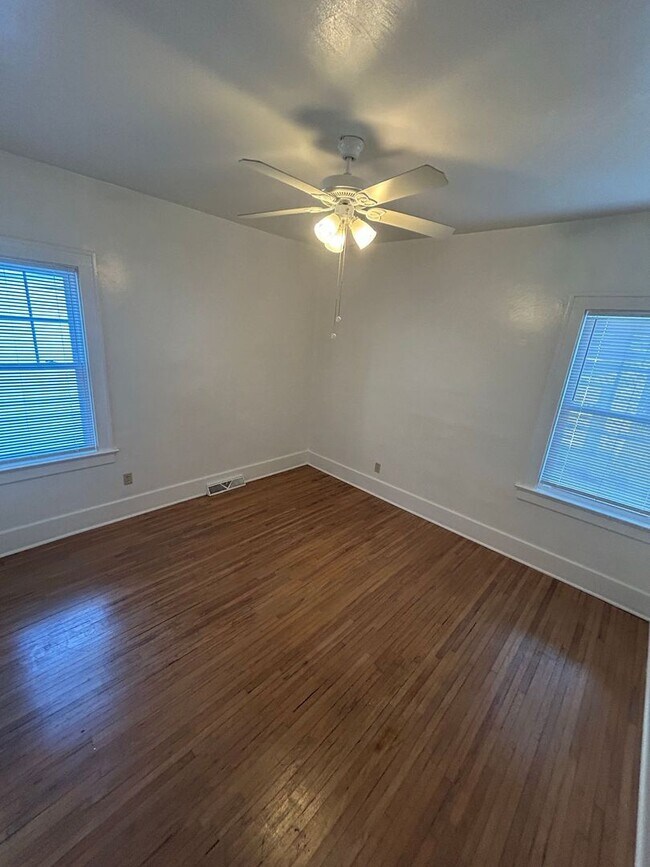 Building Photo - 1439 Vassar Dr