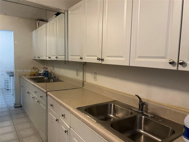 Foto del edificio - 16215 NE 18th Ct