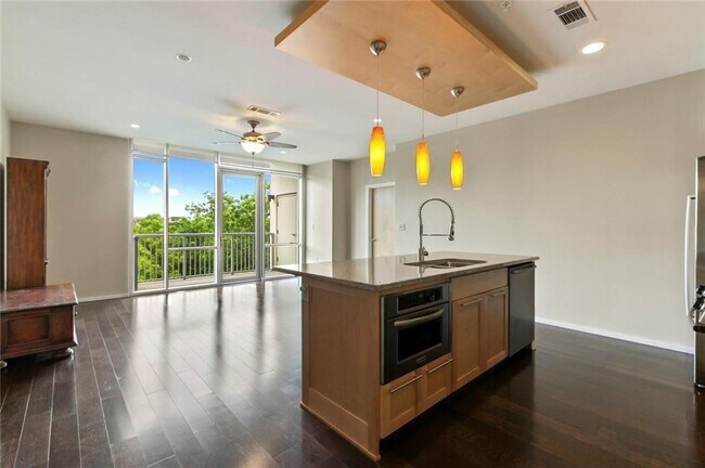 Foto del edificio - 1600 Barton Springs Rd