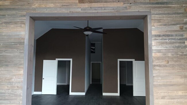 Foto del edificio - 17621 Stacey Ln