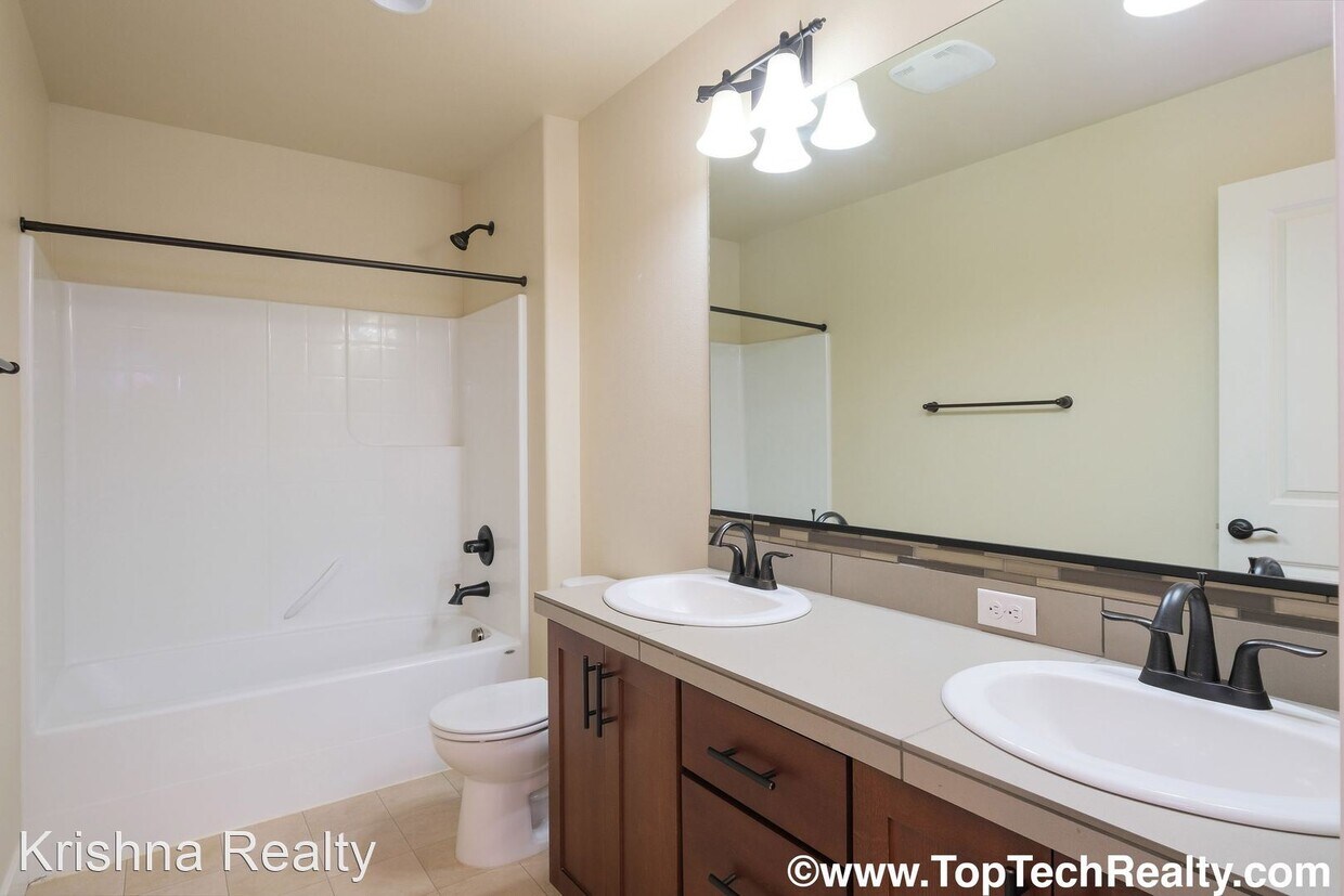 Building Photo - 4 br, 2.5 bath House - 394 NE 77th Ave