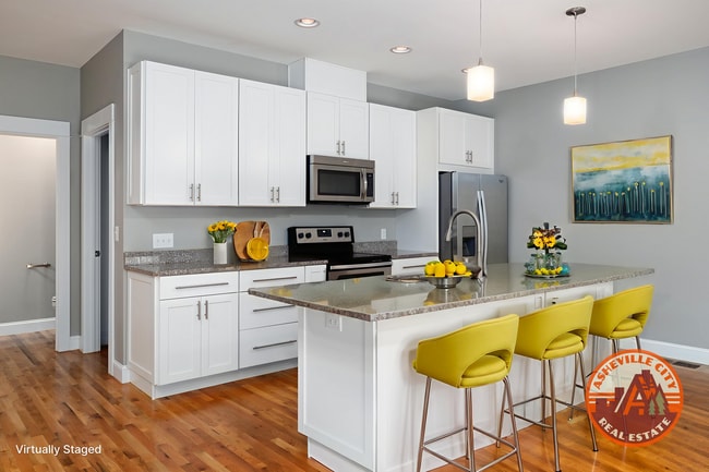 Building Photo - Beautiful & Modern 3-Bedroom Townhome near...