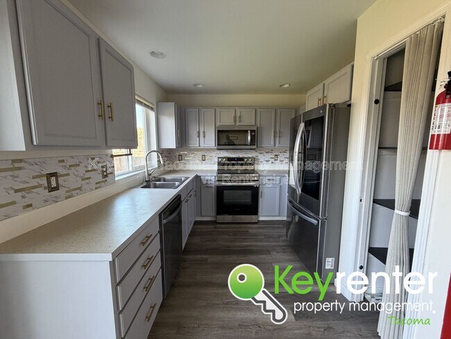 Foto del edificio - 403 Rudnick Ct NW