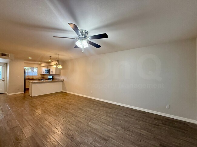 Foto del edificio - 860 N McQueen Rd