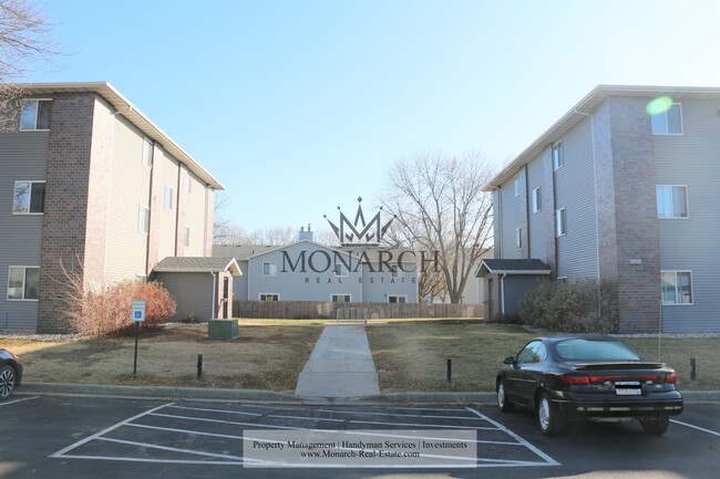 Foto del edificio - 5803 W Christopher Pl