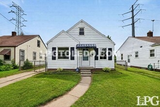 Building Photo - 3540 Bellevue Rd