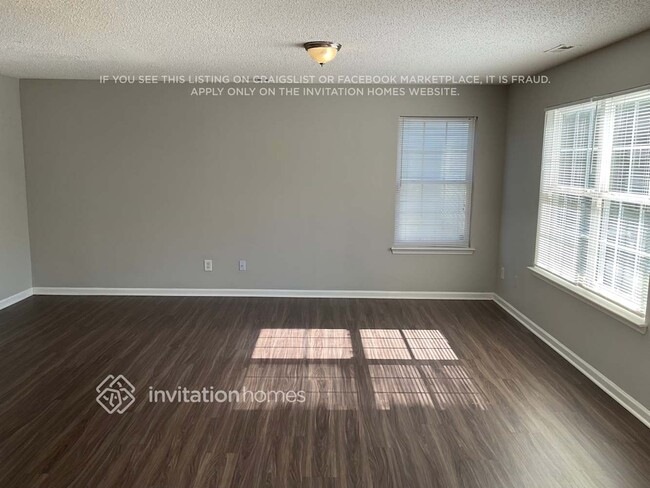Foto del edificio - 10729 Glenluce Ave