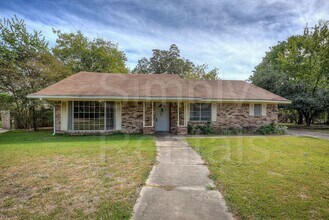 Building Photo - 6426 Chapman Dr