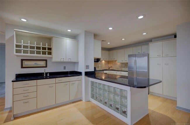 Building Photo - 1502 S Boulder Ave