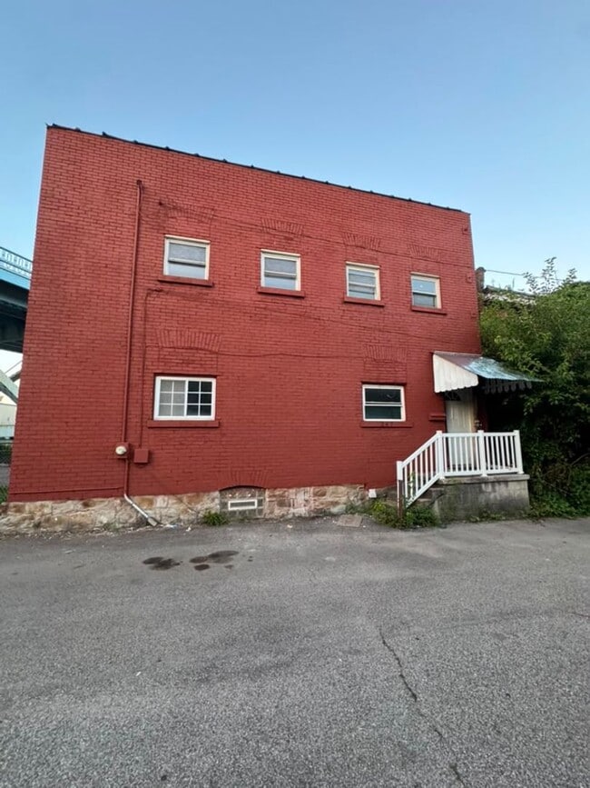 Building Photo - 427 Oak Alley