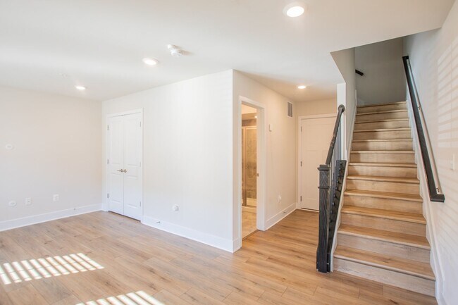 Foto del edificio - Gorgeous 3 BR/3.5 BA Townhome in Glen Burnie!