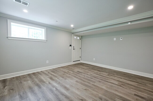 Building Photo - 4269 Brooks St NE