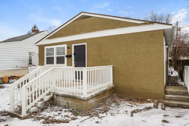 Building Photo - 2832 Azelda St