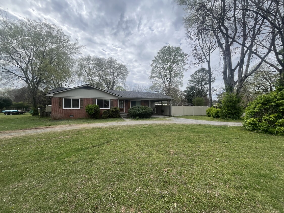 Primary Photo - 1215 Stonewall Blvd