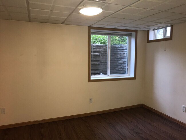 Building Photo - 2021 University Ave
