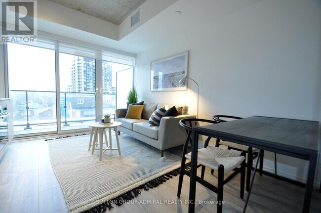 Photo du bâtiment - 8 Hillsdale Ave E