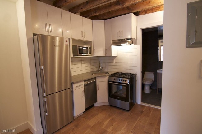 Building Photo - 42 Horatio St