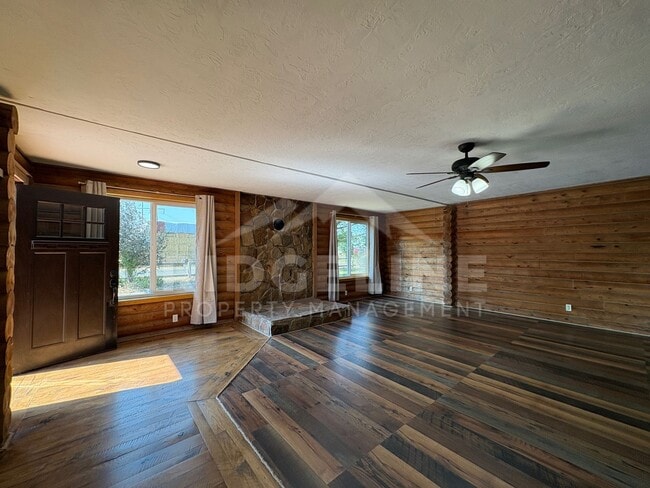 Building Photo - Country Living on 5 Acres | 3 Bed • 2 Bath Log Home | Shelley, ID