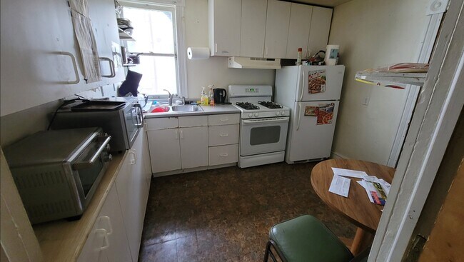 Building Photo - 533 Elizabeth St