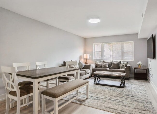 Foto del edificio - 8423 W Oak Ave