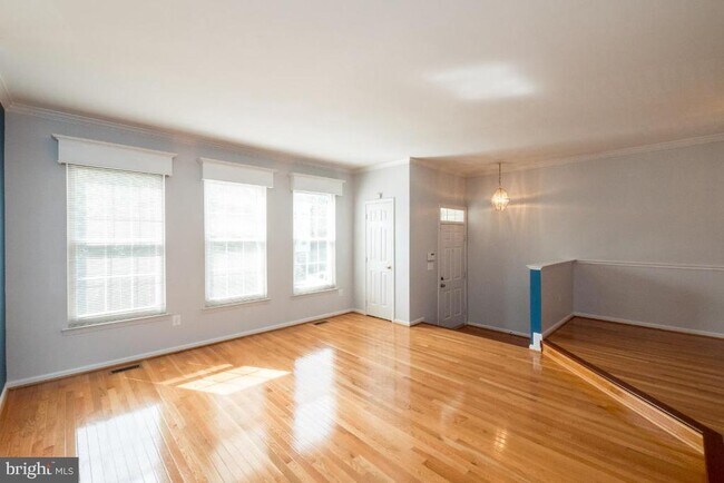 Building Photo - 7761 Desiree St