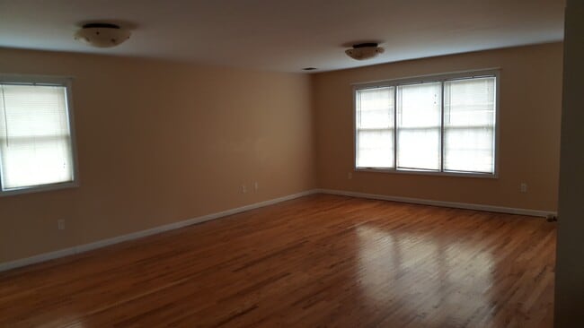 Building Photo - 65 2nd St