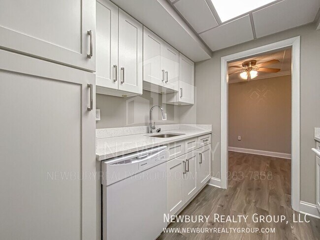 Building Photo - 530 N Main St