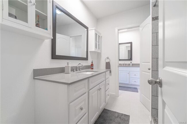 Building Photo - 376 Miraleste Dr