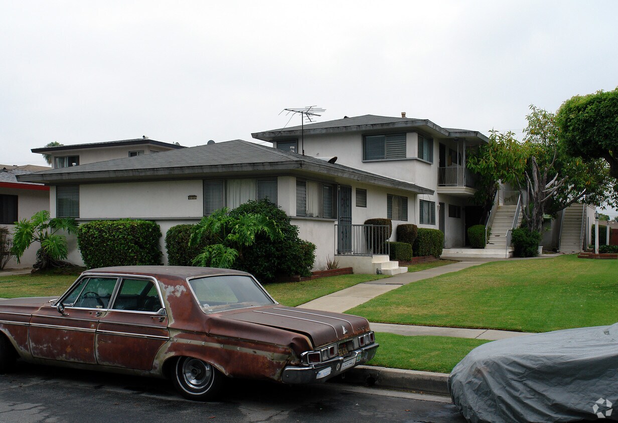 Building Photo - 2912 W El Segundo Blvd