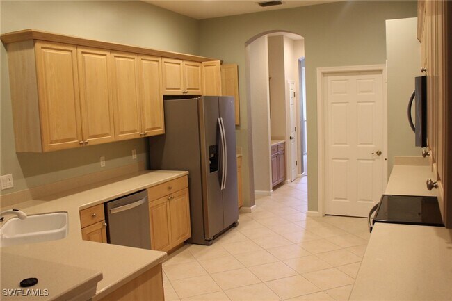 Foto del edificio - 7836 Clemson St