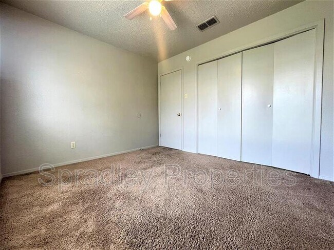 Building Photo - 1714B Iris Cir