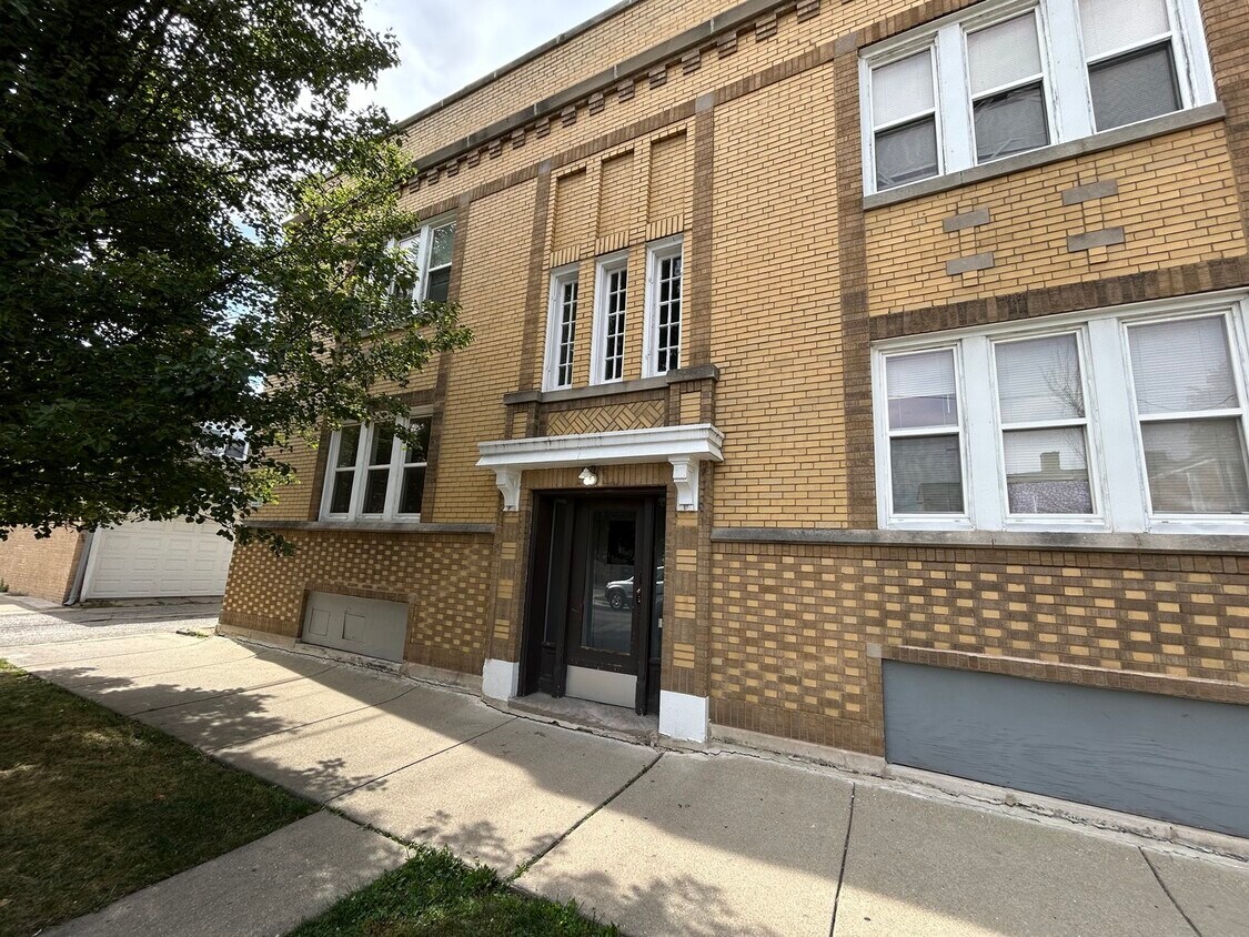 Foto principal - 3018 N Karlov Ave