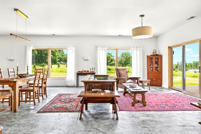 Foto del edificio - 88 Hover Ave