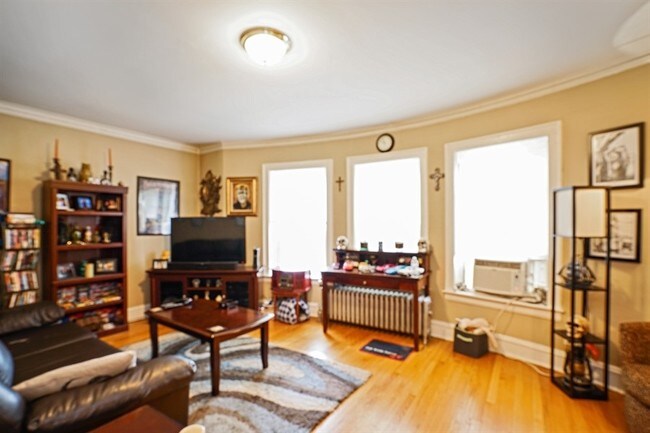 Building Photo - 6025 W Eddy St