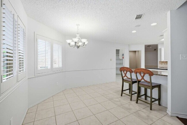 Foto del edificio - Top-Tier Luxury Living at 98th & Quaker | Kings Gate