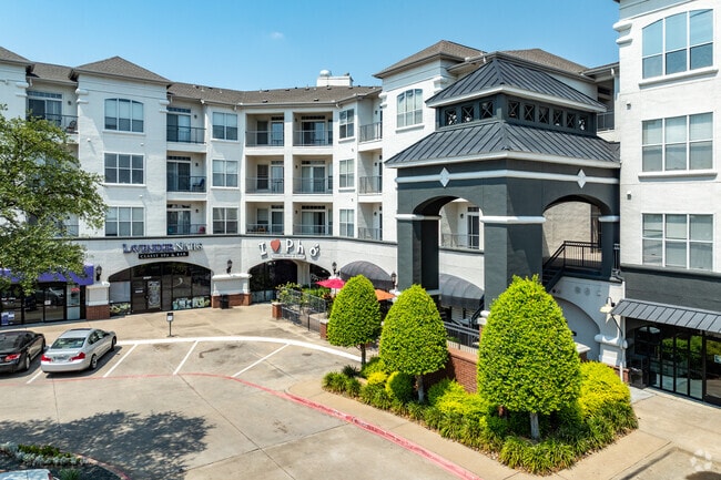 Building Photo - 75 West