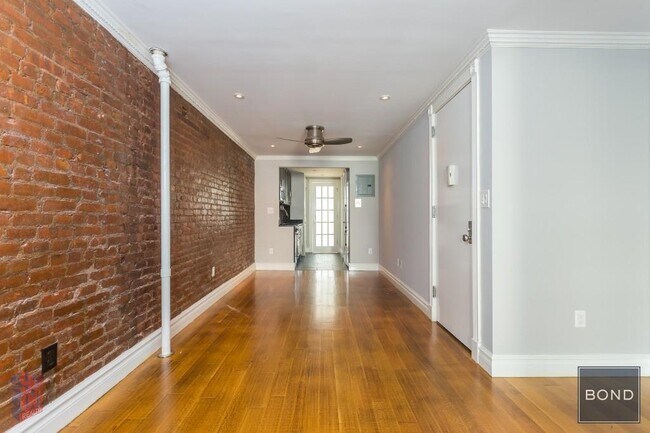 Foto del edificio - 118 E 7th St
