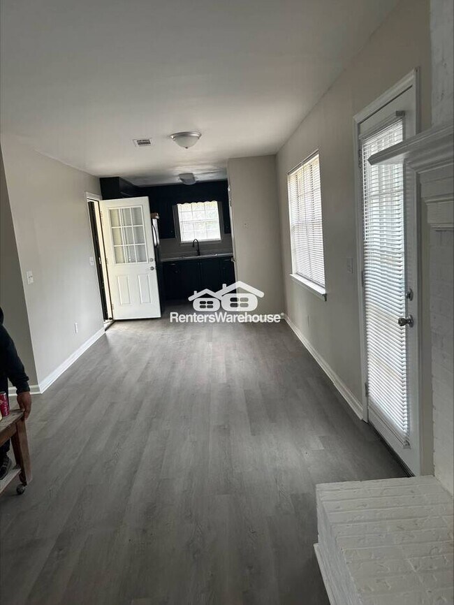 Building Photo - Find yourself at home in the charming 3-bedroom 2-bath ranch style home