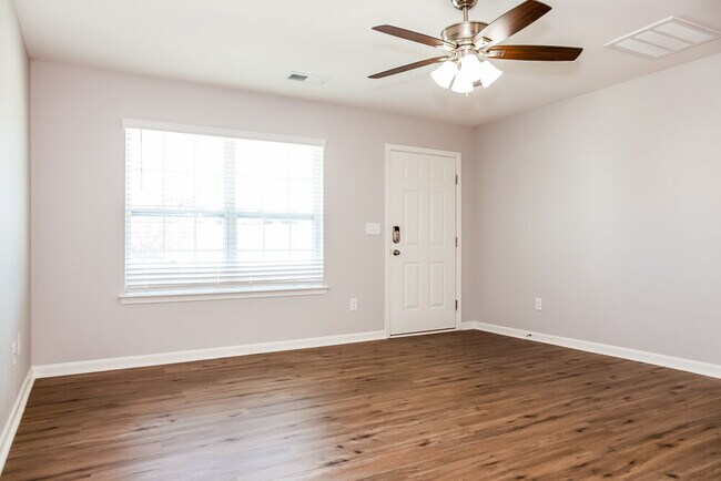 Building Photo - 1013 Bolivia Dr