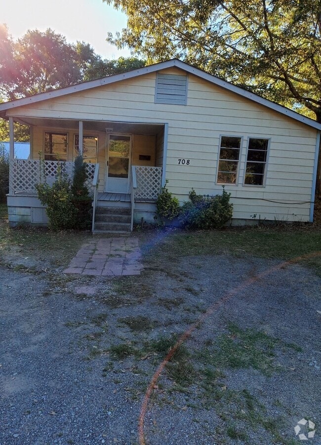 Building Photo - 708 Birmingham Ave